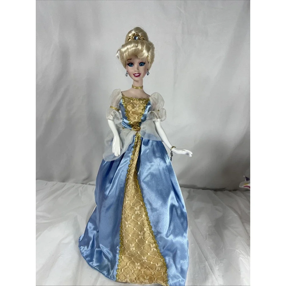 Cinderella porcelain doll - Brass Key Collection with‎ Stand 16